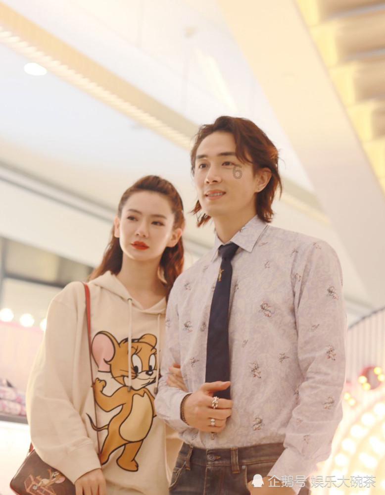 闪亮派对上的女孩